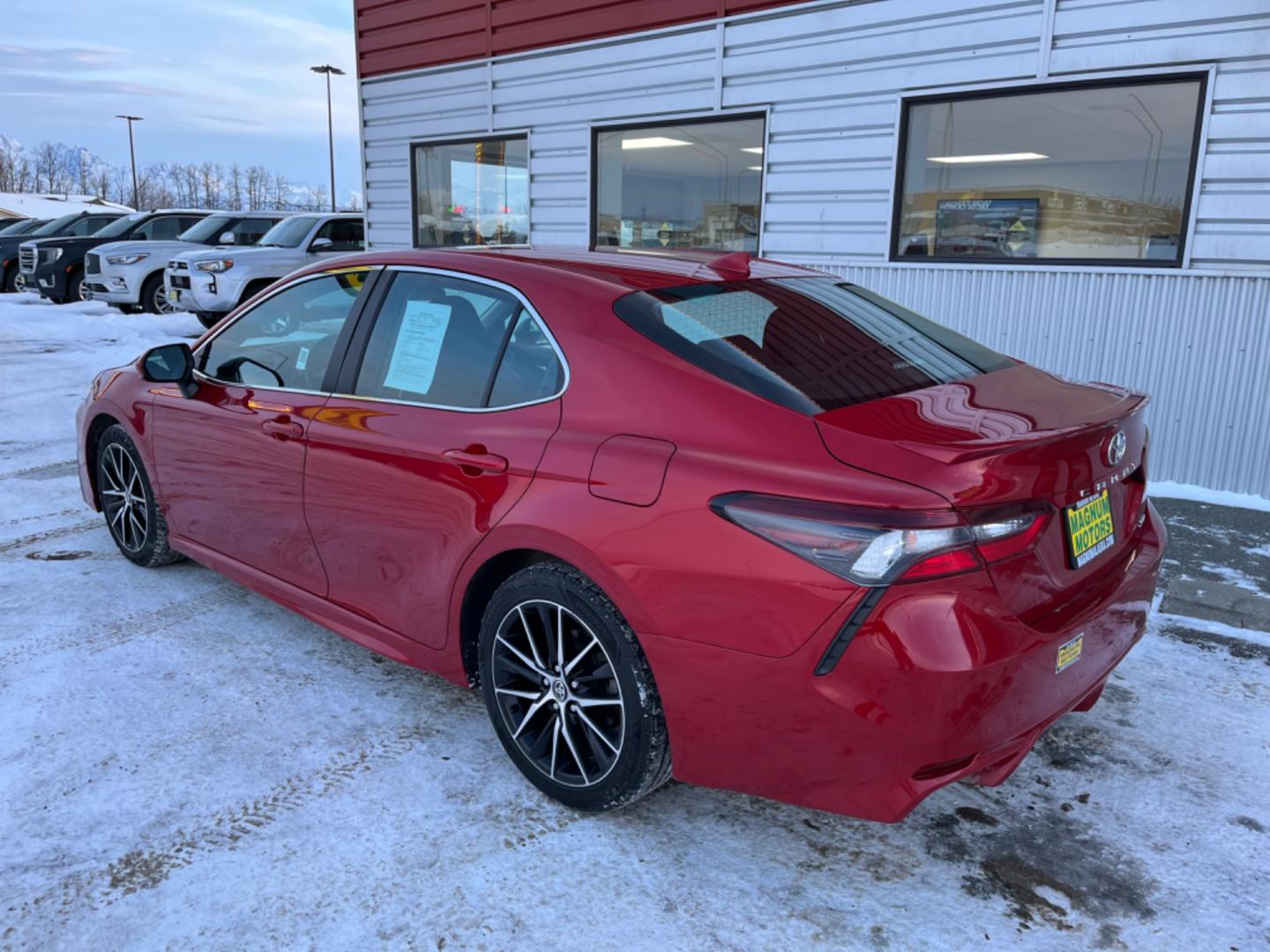 2021 RED /black leather TOYOTA CAMRY SE (4T1G11AK2MU) with an 2.5L engine, Automatic transmission, located at 1960 Industrial Drive, Wasilla, 99654, (907) 274-2277, 61.573475, -149.400146 - Photo#2